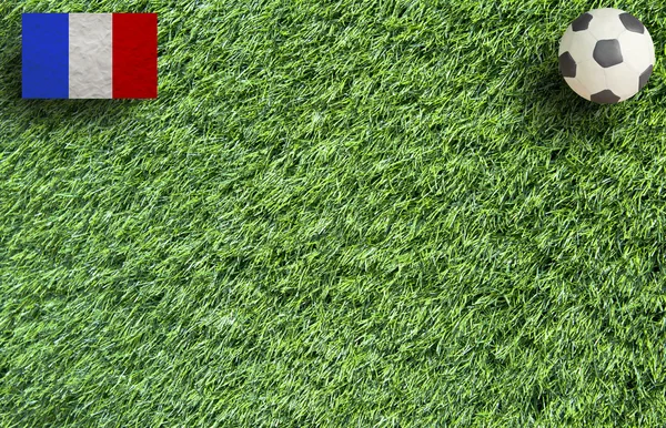 Plastelina piłki nożnej na trawa tło — Zdjęcie stockowe