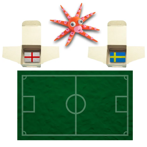 Футбол кальмаров с флагом Швеции и Англии — стоковое фото