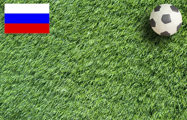 Fotbal plastic pe fundal de iarbă — Fotografie, imagine de stoc