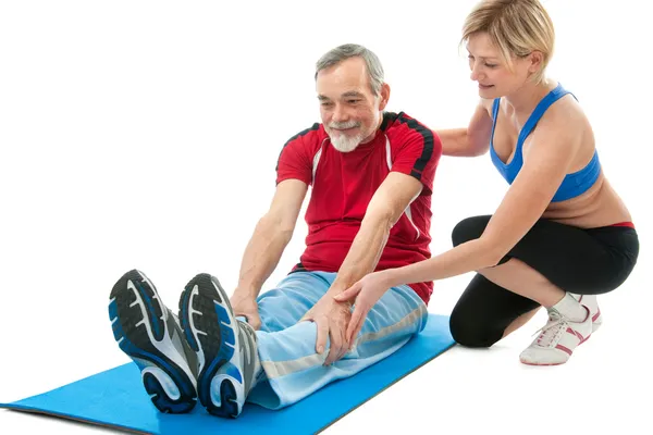 Äldre man gör fitness motion — Stockfoto