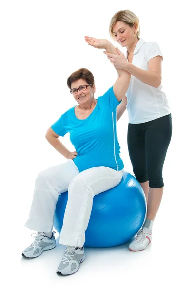 Äldre kvinna i gym — Stockfoto