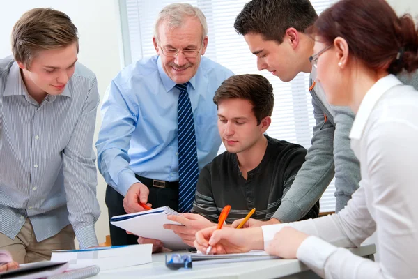 Teacher with high school students — Stock Photo, Image