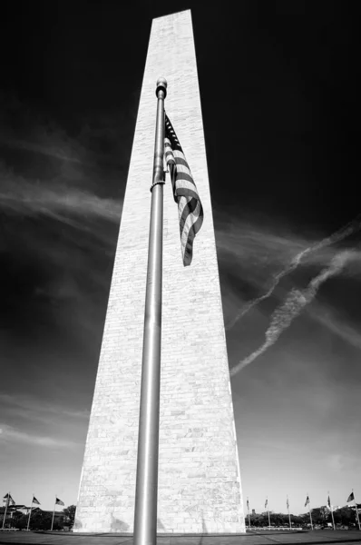 Flagi na Pomnik Waszyngtona — Zdjęcie stockowe