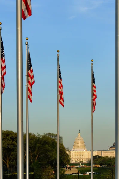 从华盛顿纪念碑看到的美国国会大厦 — 图库照片