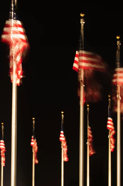 Bandeiras dos Estados Unidos à noite — Fotografia de Stock