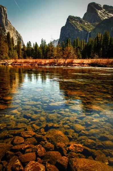 Rio no Vale de Yosemite — Fotografia de Stock