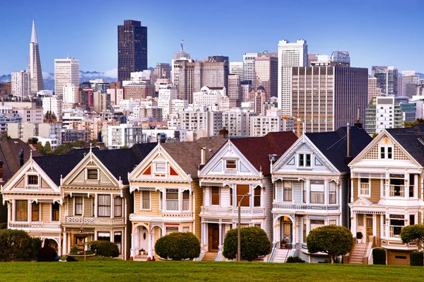 Skyline di San Francisco da Piazza Alamo — Foto Stock