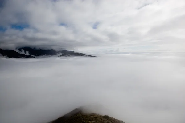 Peak in the clouds — Stock Photo, Image