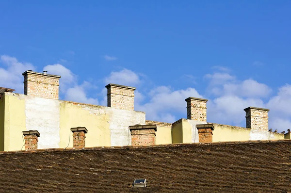 Dachach i kominy — Zdjęcie stockowe