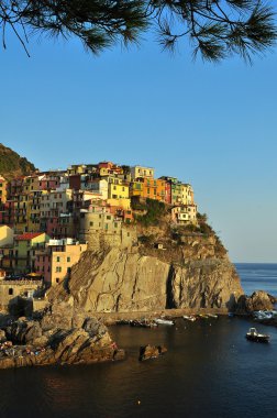 gün batımında Manarola - cinqueterre-