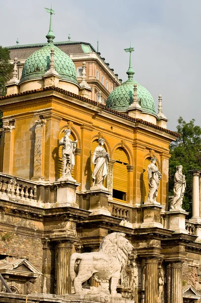 在布达佩斯的城堡的根 gloriett — 图库照片