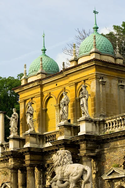 Gloriett mit den vier Jahreszeiten Figur in budapest — Stockfoto