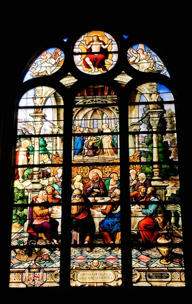 Janela de vidro manchado da igreja de Saint Etienne em Paris 3 — Fotografia de Stock