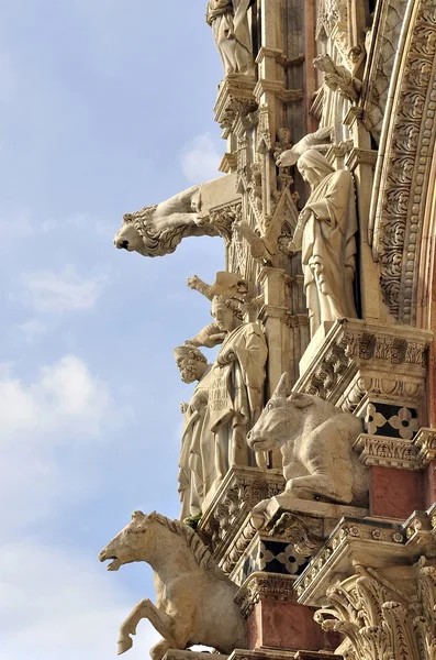La fachada viviente de la Catedral de Siena — Foto de Stock