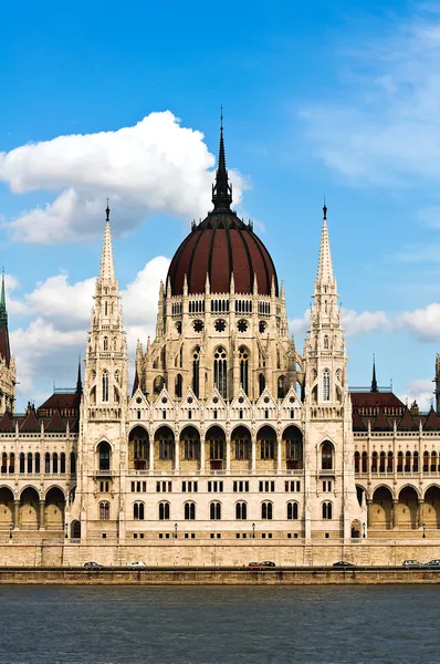 Das ungarische Parlament in Budapest — Stockfoto