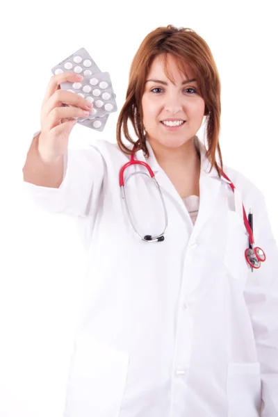 Medico mostrando pillole — Foto Stock