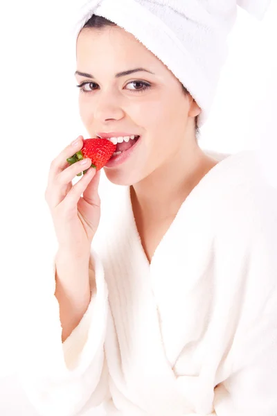 Femme Manger une fraise — Photo