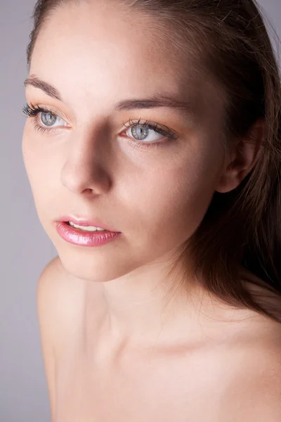 皮膚と美容ケア - 若い美しい女性 — ストック写真