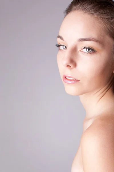 皮膚と美容ケア - 若い美しい女性 — ストック写真