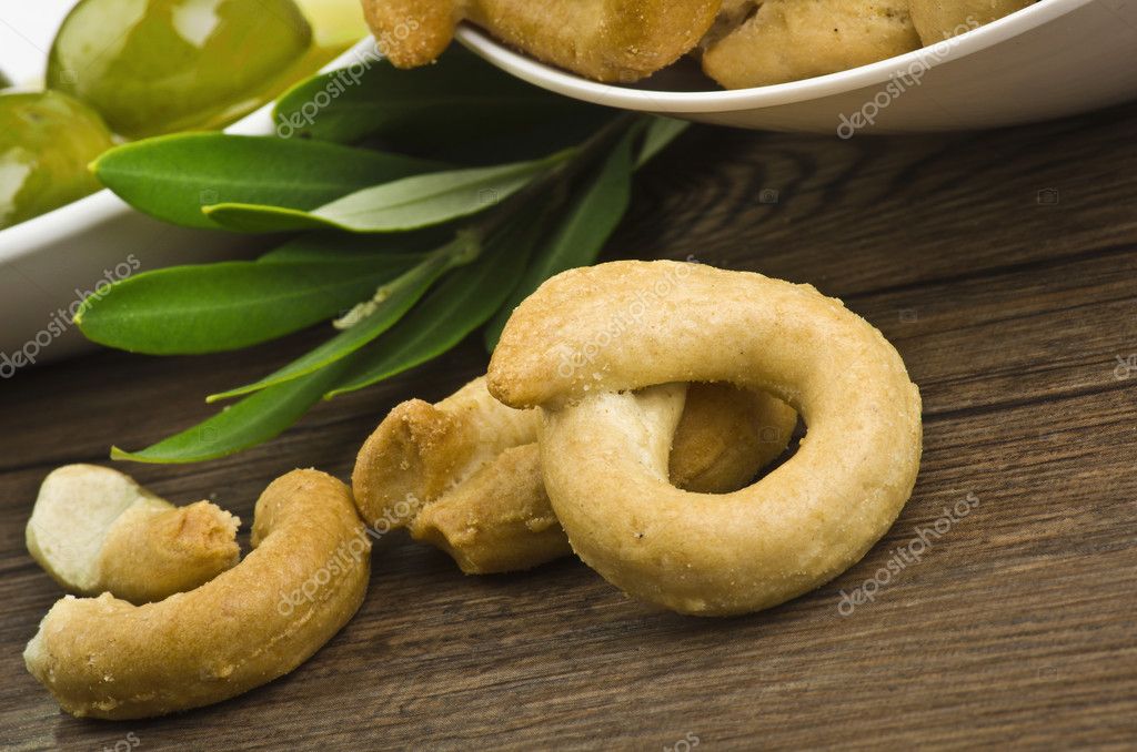 taralli 饼干食材木桌子