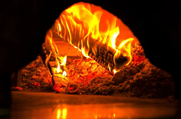 Bir pizza fırını yangın — Stok fotoğraf