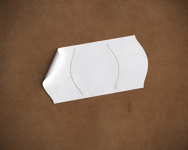 Etiqueta de precio en blanco sobre papel reciclado — Foto de Stock