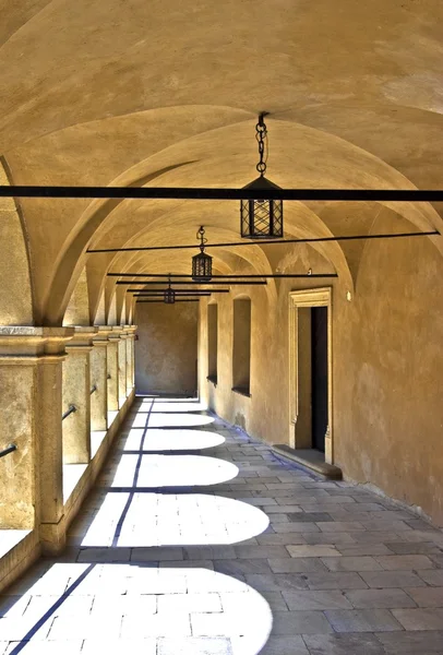 庭院城堡拱廊皮埃斯科瓦斯卡拉 — 图库照片