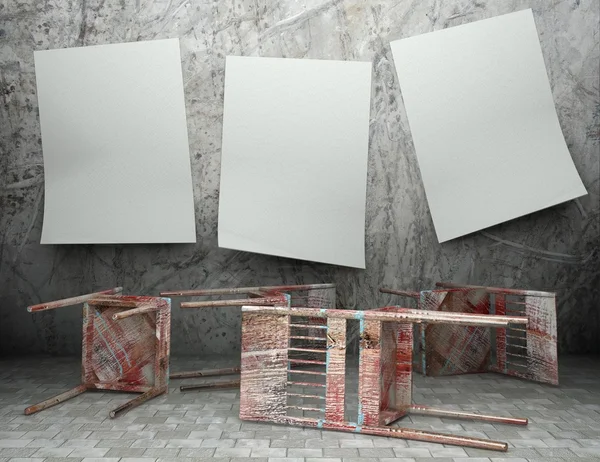 3D Grunge Holzstühle mit leeren Postern — Stockfoto
