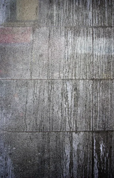Текстура мокрой отражающей плитки — стоковое фото