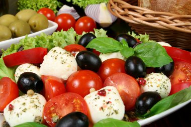 Caprese salatası