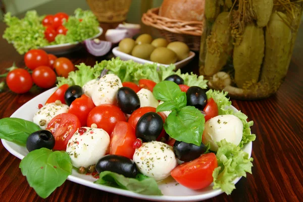 Томаты, оливки, сыр — стоковое фото