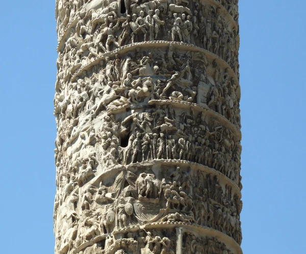 Romeinse landmark - artistieke kolom — Stockfoto