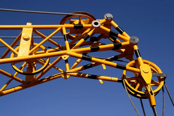 Żółty dźwig przemysłowe — Zdjęcie stockowe
