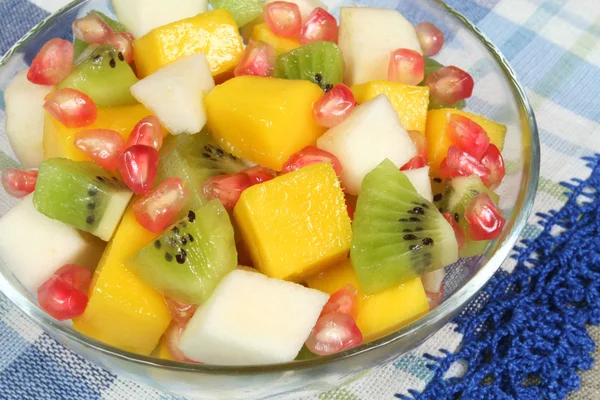 Kiwi's, mango, granaatappel — Stockfoto