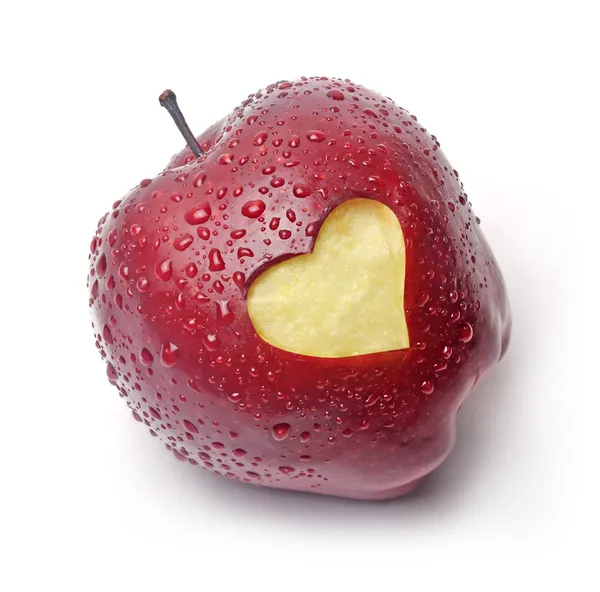 Червоне яблуко з символом серця — стокове фото