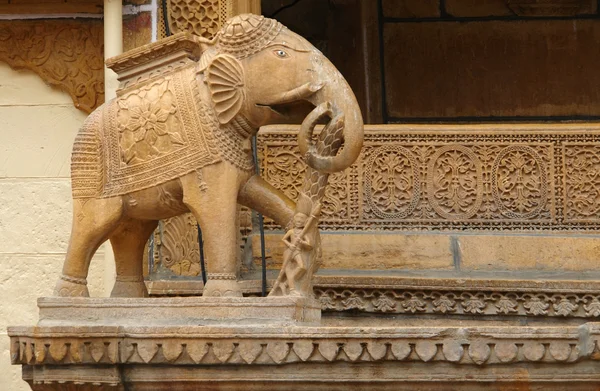 Скульптура слона — стоковое фото