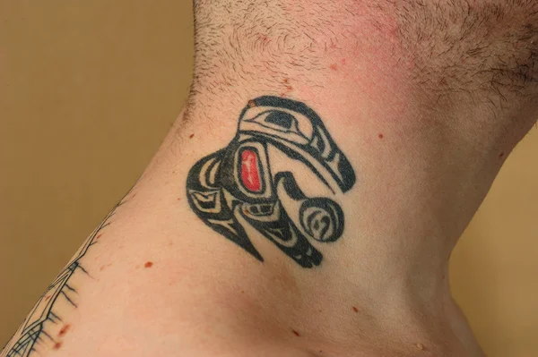 Tatuaje en cuello — Foto de Stock