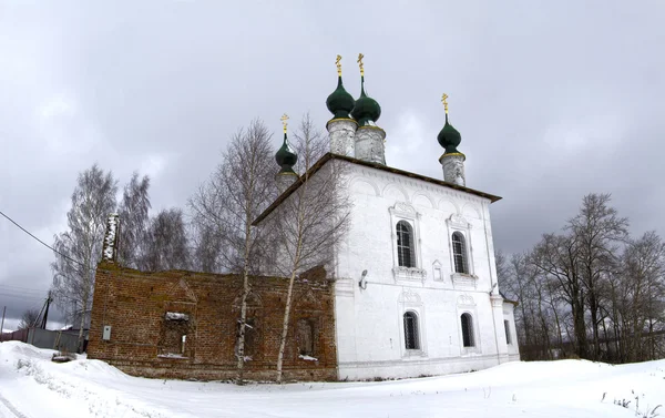 Jaroslavl regio. dorp gavshinka. Kerk van de Verlosser afbeelding. gebouwd in 1773. Rechtenvrije Stockfoto's