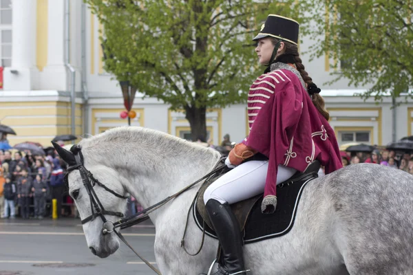 Girl on horseback in the historical costume Hussars. — Stock Photo, Image