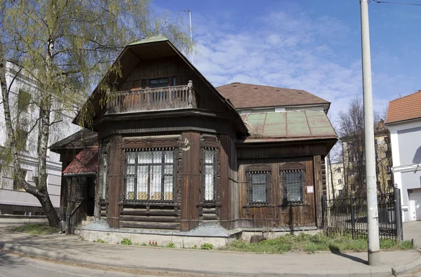 Ryssland. Jaroslavl. gammalt trähus — Stockfoto