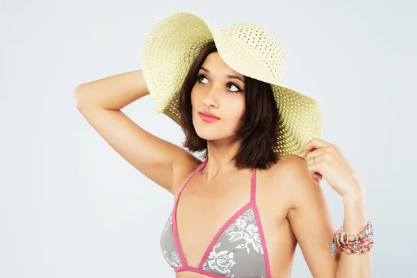 Mujer encantadora en sombrero de sol —  Fotos de Stock