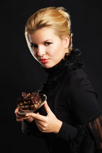 Gorgeous woman with chocolate cake — Stock Photo, Image
