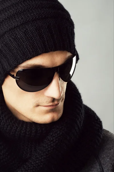 Stylish handsome man in dark sunglasses and black clothing — Stock Photo, Image