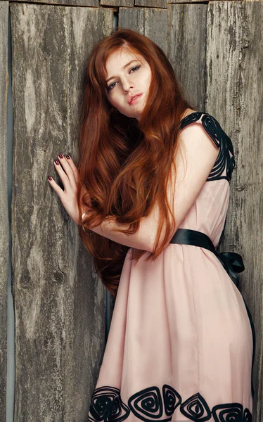 Érzéki, szép, vörös hajú lány — Stock Fotó