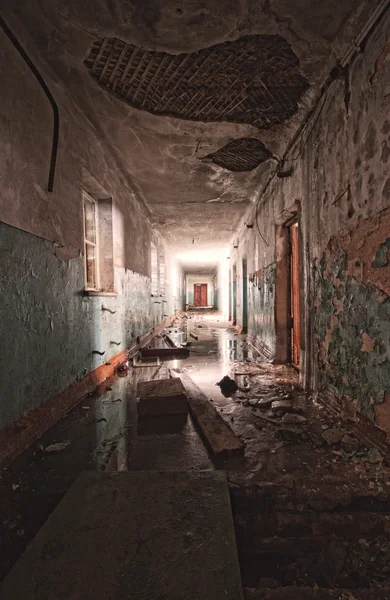 À l'intérieur d'un bâtiment abandonné — Photo