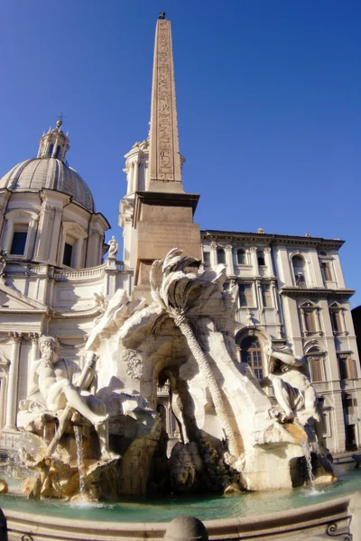 ナヴォーナ広場、ローマの 4 つの川の噴水 — ストック写真