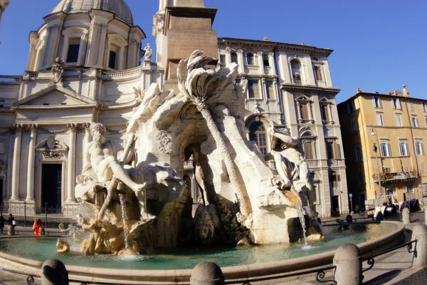 Piazza Navona, fuente de Roma de cuatro ríos —  Fotos de Stock