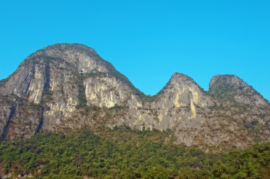 li Nehri yakınında yangshuo guilin dağlar