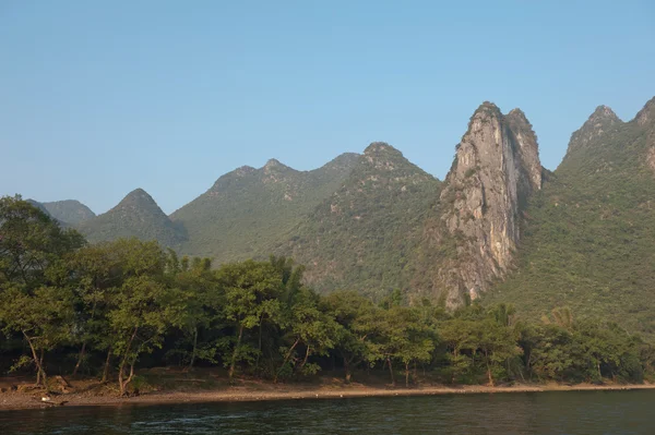 Li Nehri yakınında yangshuo guilin dağlar — Stok fotoğraf
