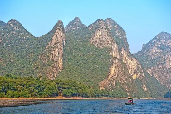 Li river w pobliżu yangshuo guilin góry — Zdjęcie stockowe